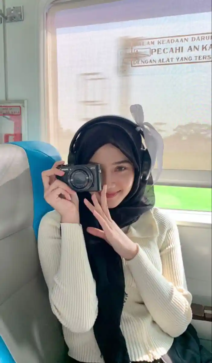 instagram-cute-hijab-girl-dp