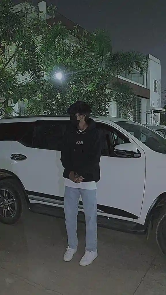 single-instagram-dp-boy