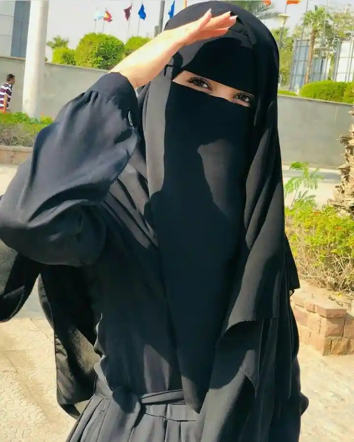 stylish-instagram-hijab-girl-dp