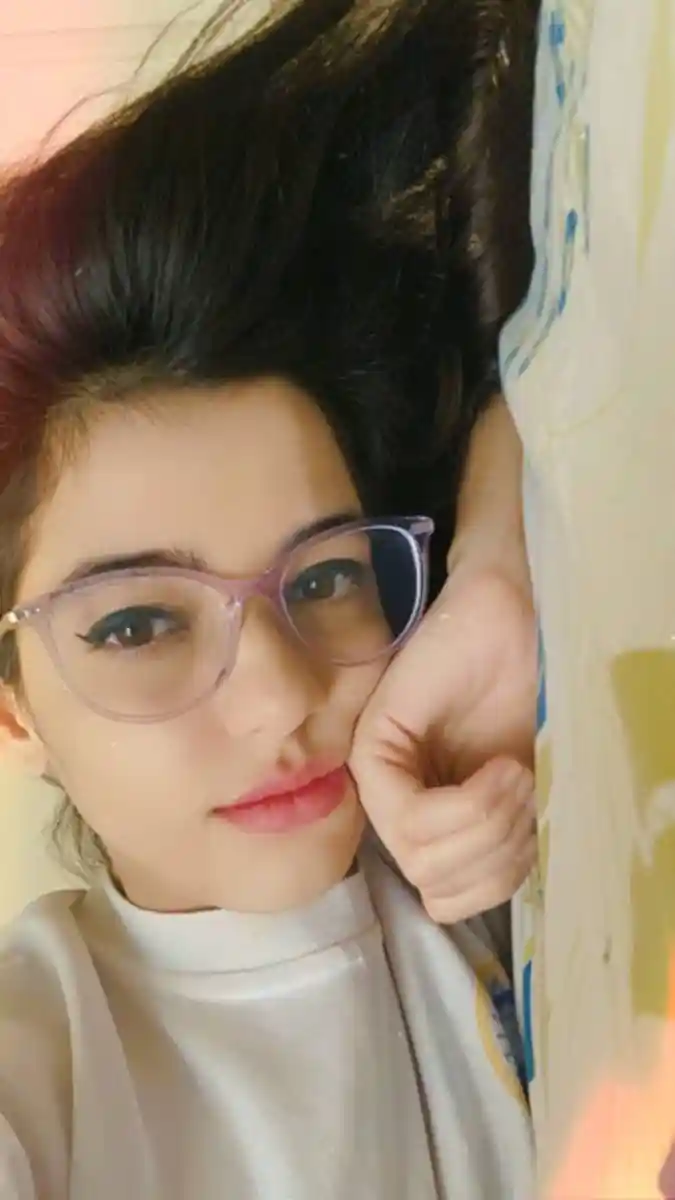 iphone-attitude-girls-dp