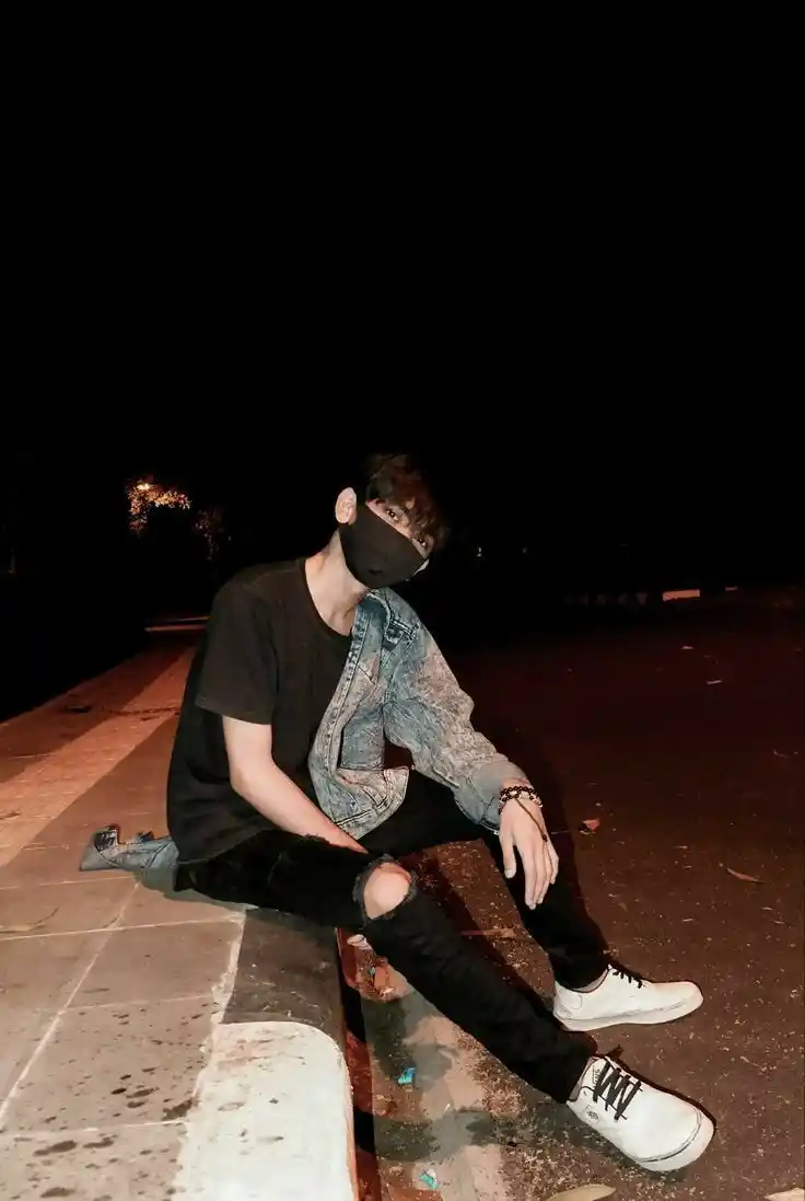 mirror-iphone-selfie-mask-boys-dp