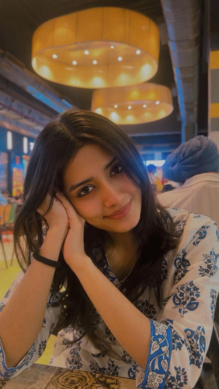 Cute Girls Dp for WhatsApp