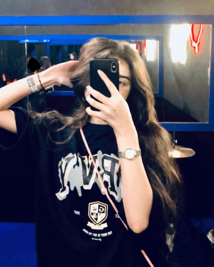 Hijab-Girls-Mirror-Dp