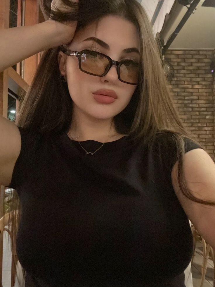 Mirror Selfie for Instagram Dp