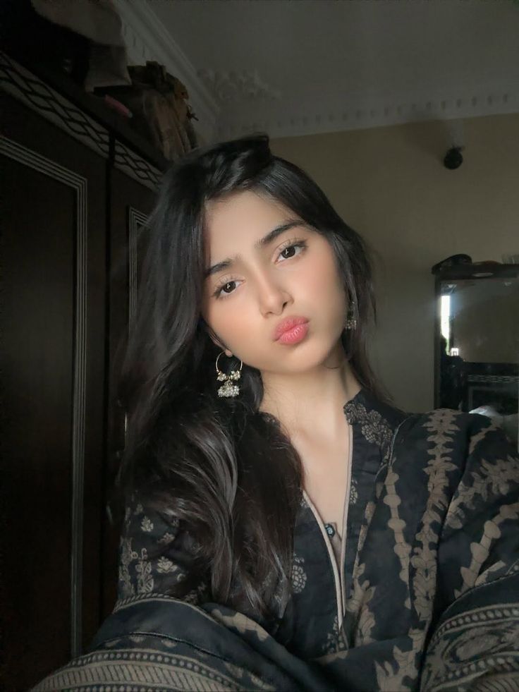 Stylish Attitude Girls Dp