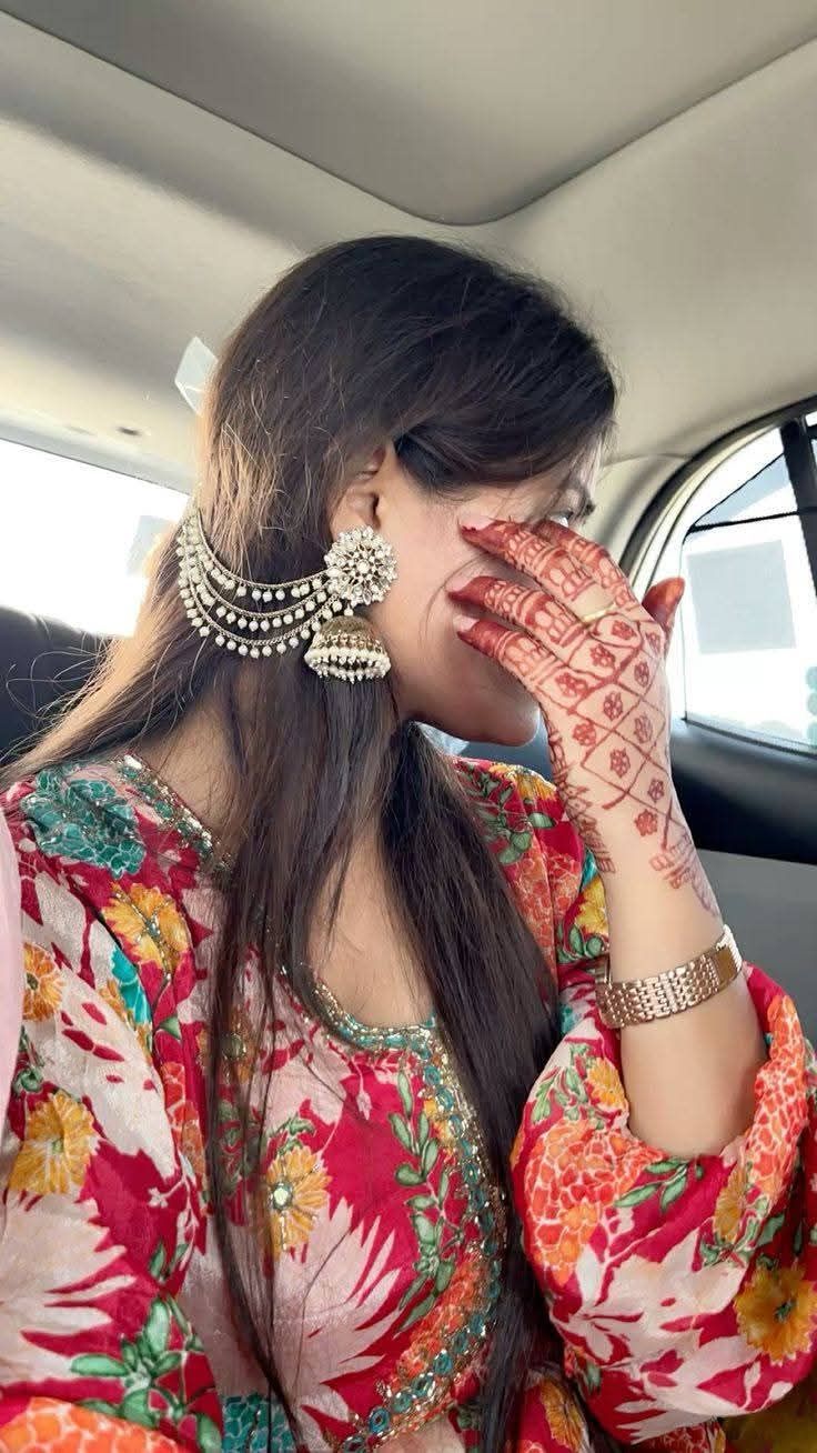 and-Real-Hide-Face-Girl-Dp-for-Whatsapp