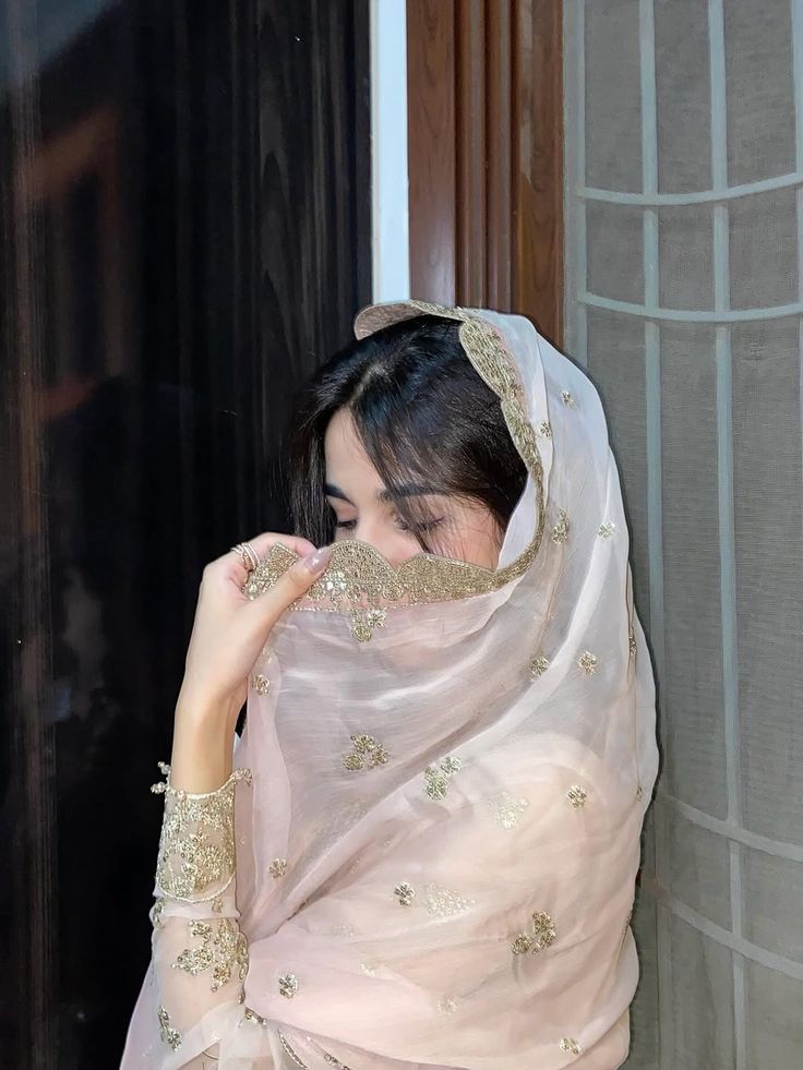 and Real Hide Face Girl Dp for Whatsapp