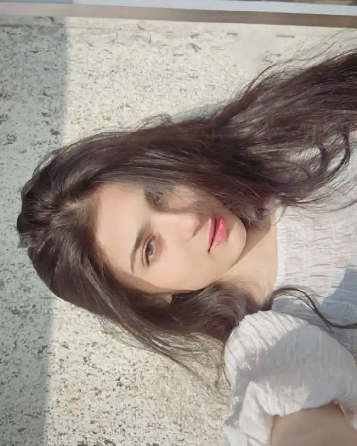 cute-girl-dp-instagram-whatsapp